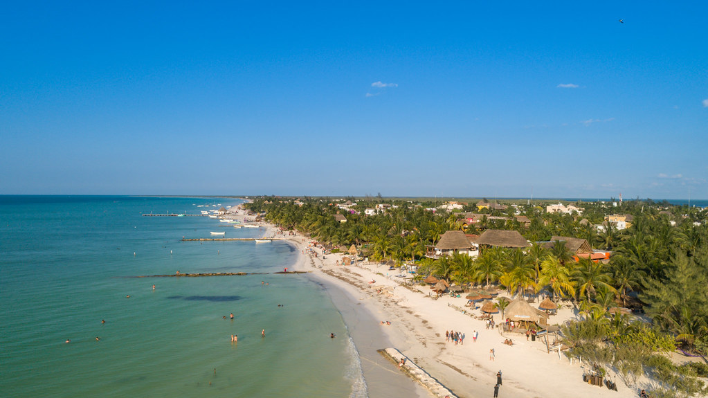Distance from Playa del Carmen to Holbox