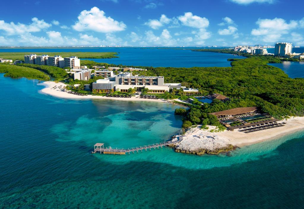 Best beachfront hotels in Cancun