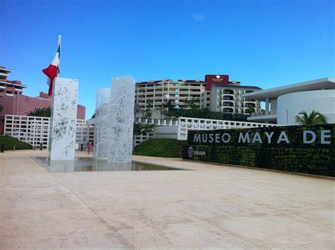 museo maya cancun cerca de playa delfines