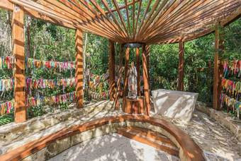 Interior view of Plaza Las Am&eacute;ricas Cancun shopping mall