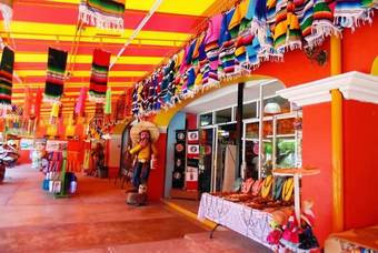 Mercado 28 de Canc&uacute;n artesan&iacute;as y souvenirs