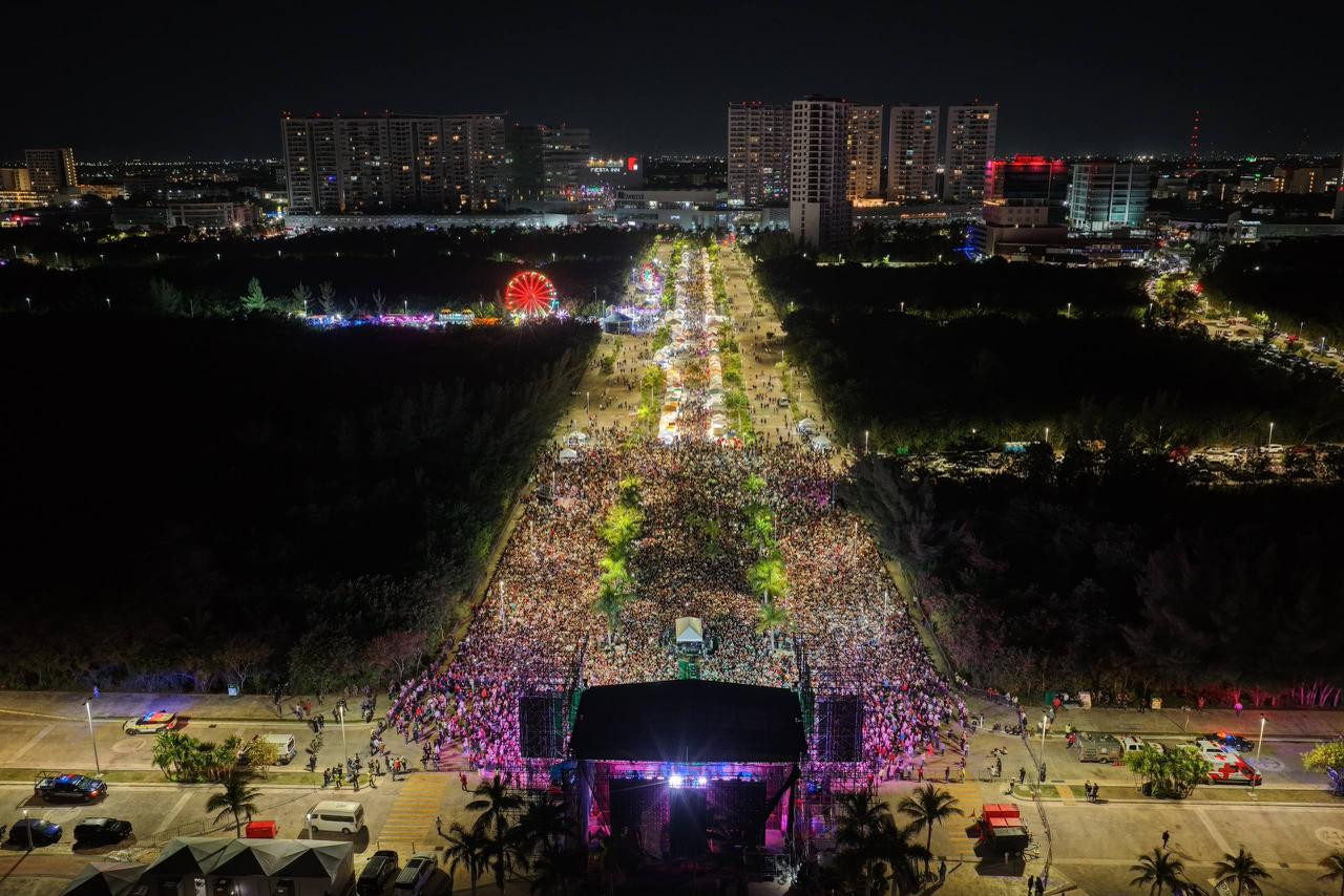 Large crowd attending a massive Cancun anniversary concert at night