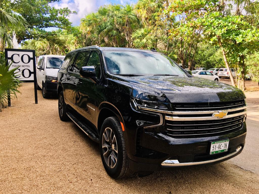 Luxury transportation service in Cancun with VIP vehicles